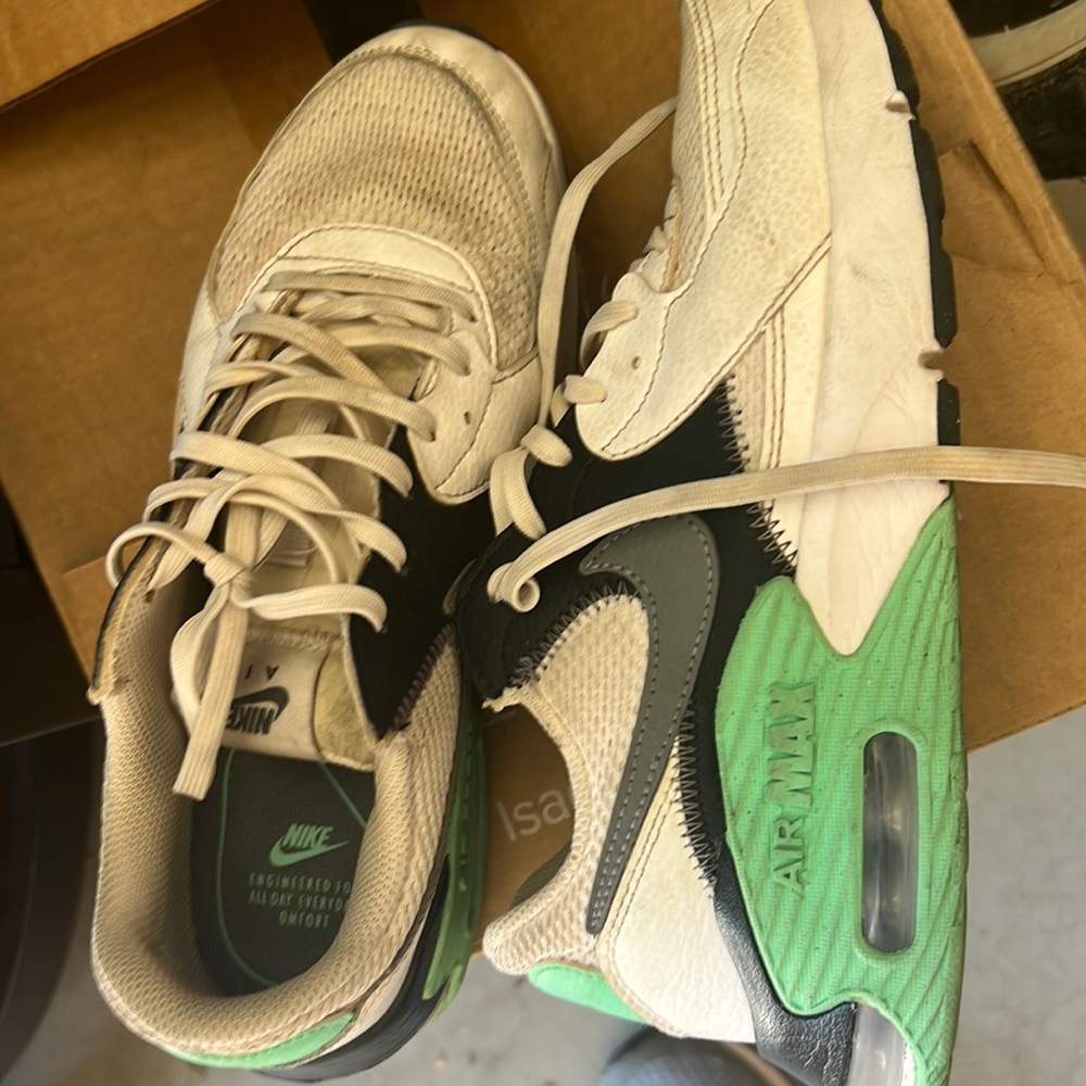 Women’s Nike air max 7.5